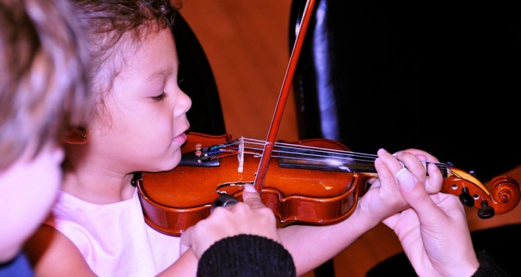 children-playing-violin