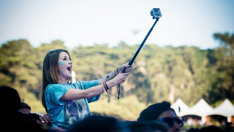 selfie-stick-bg