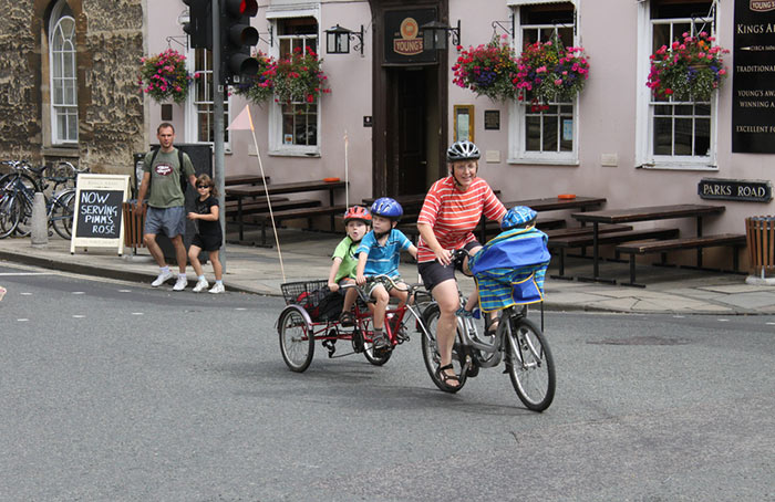 family-cycling