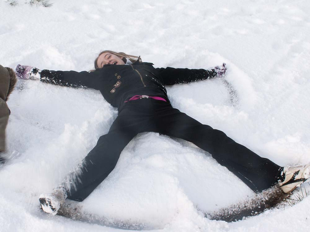 snow-angel-christmas-snow