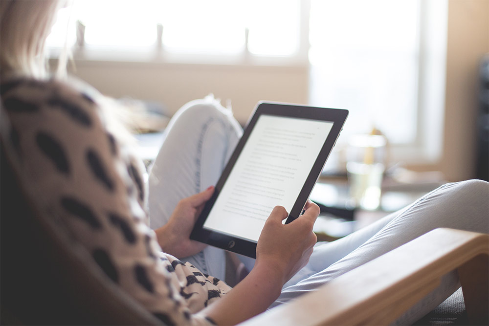 mum-woman-reading-ipad