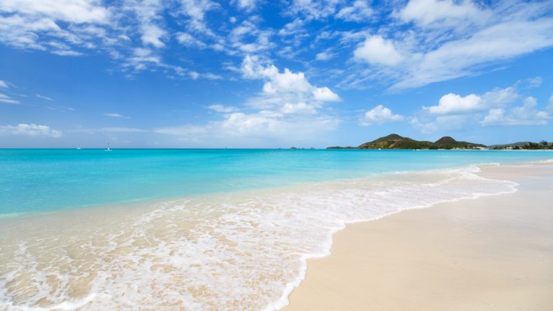 Antigua-beach-Leeward-yacht-charter