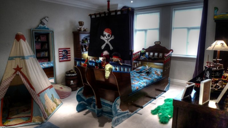 pirate-bed-and-decorated-room-childrens-pirate-bedroom-themed-interior1