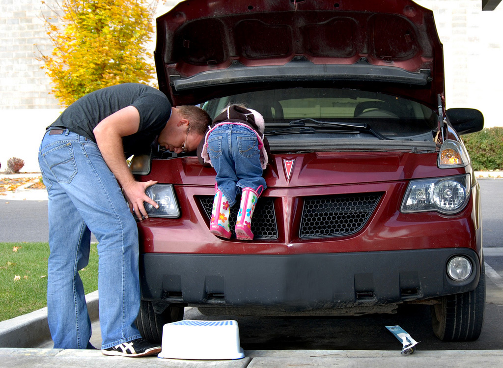 dad-daughter-mechanic