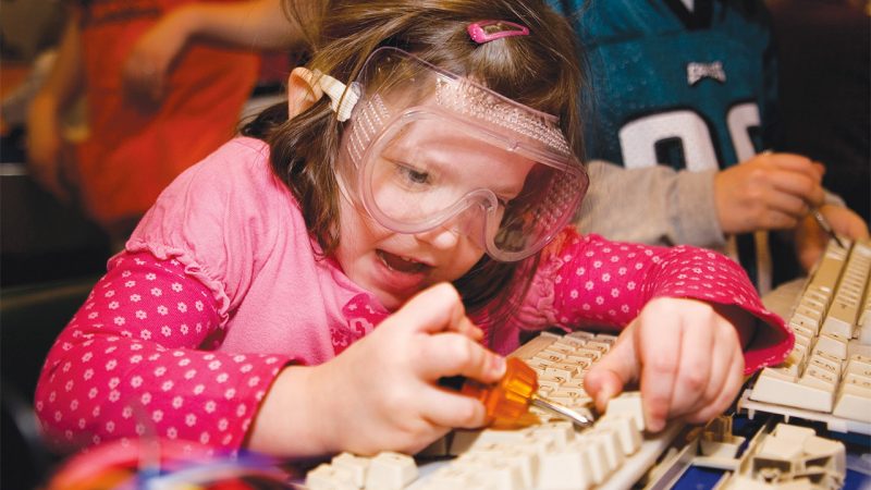 daughter-inventor-build-hobby