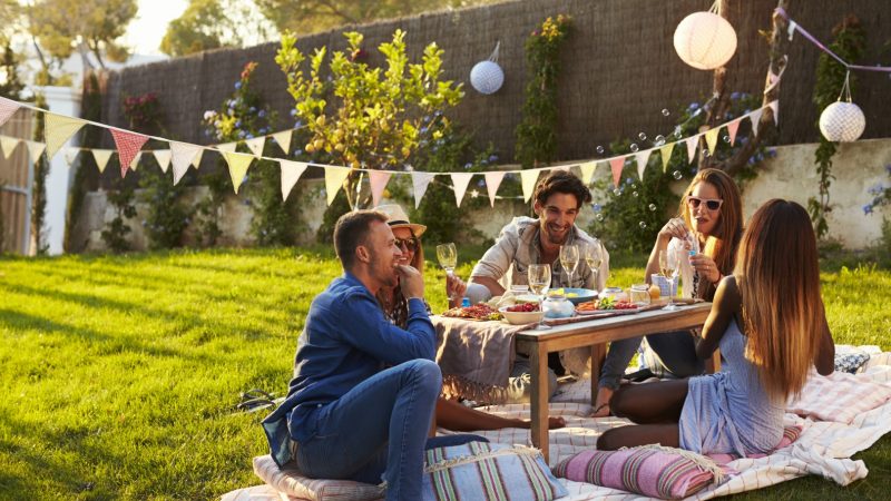 summer-garden-picnic