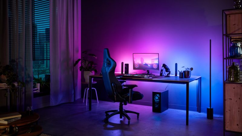 Philips Hue Play gradient Lightstrip for PC - lifestyle 2 (1)-sm